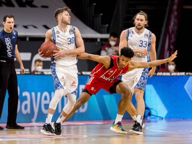 也展示了他 也展示了他